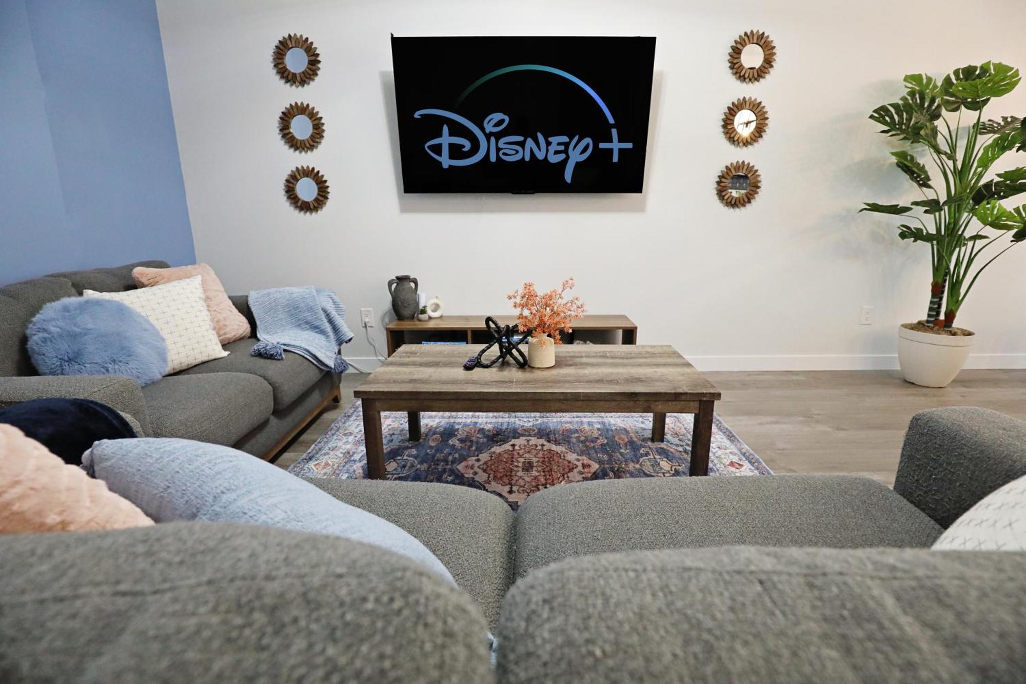 Beautiful Home With 4 King Beds,Airport,Disney+ Edmonton Exterior photo