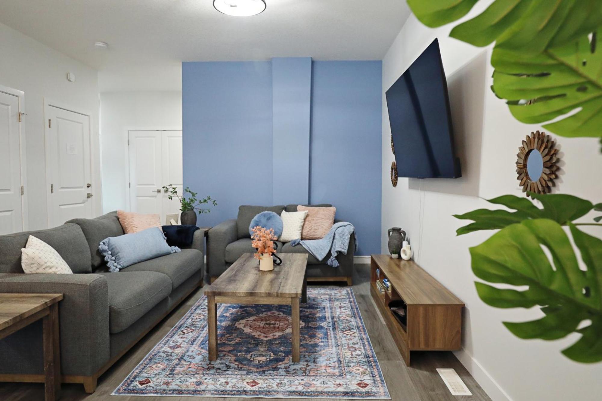 Beautiful Home With 4 King Beds,Airport,Disney+ Edmonton Exterior photo