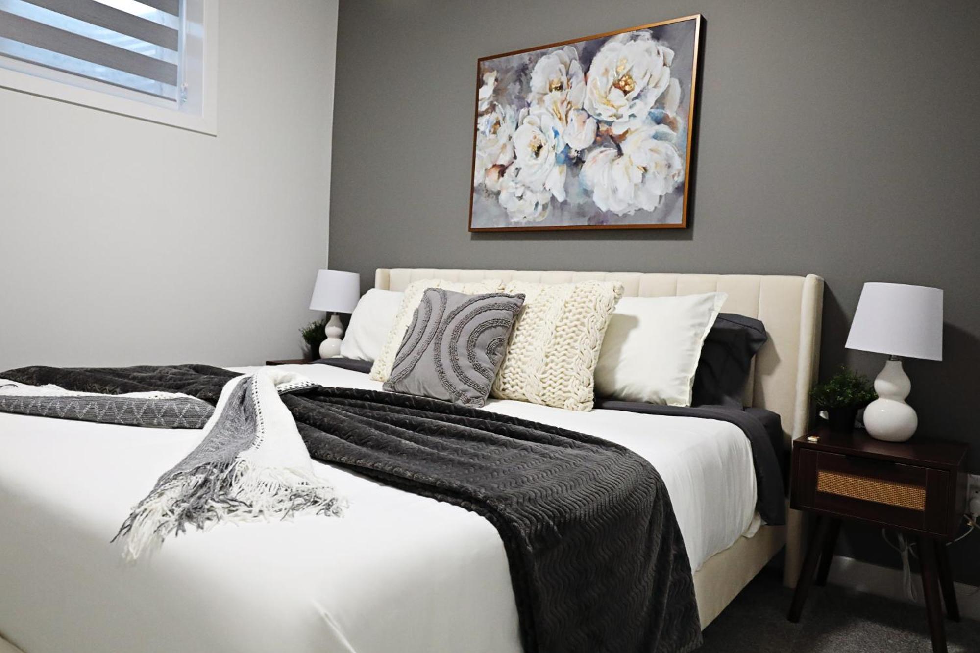 Beautiful Home With 4 King Beds,Airport,Disney+ Edmonton Exterior photo