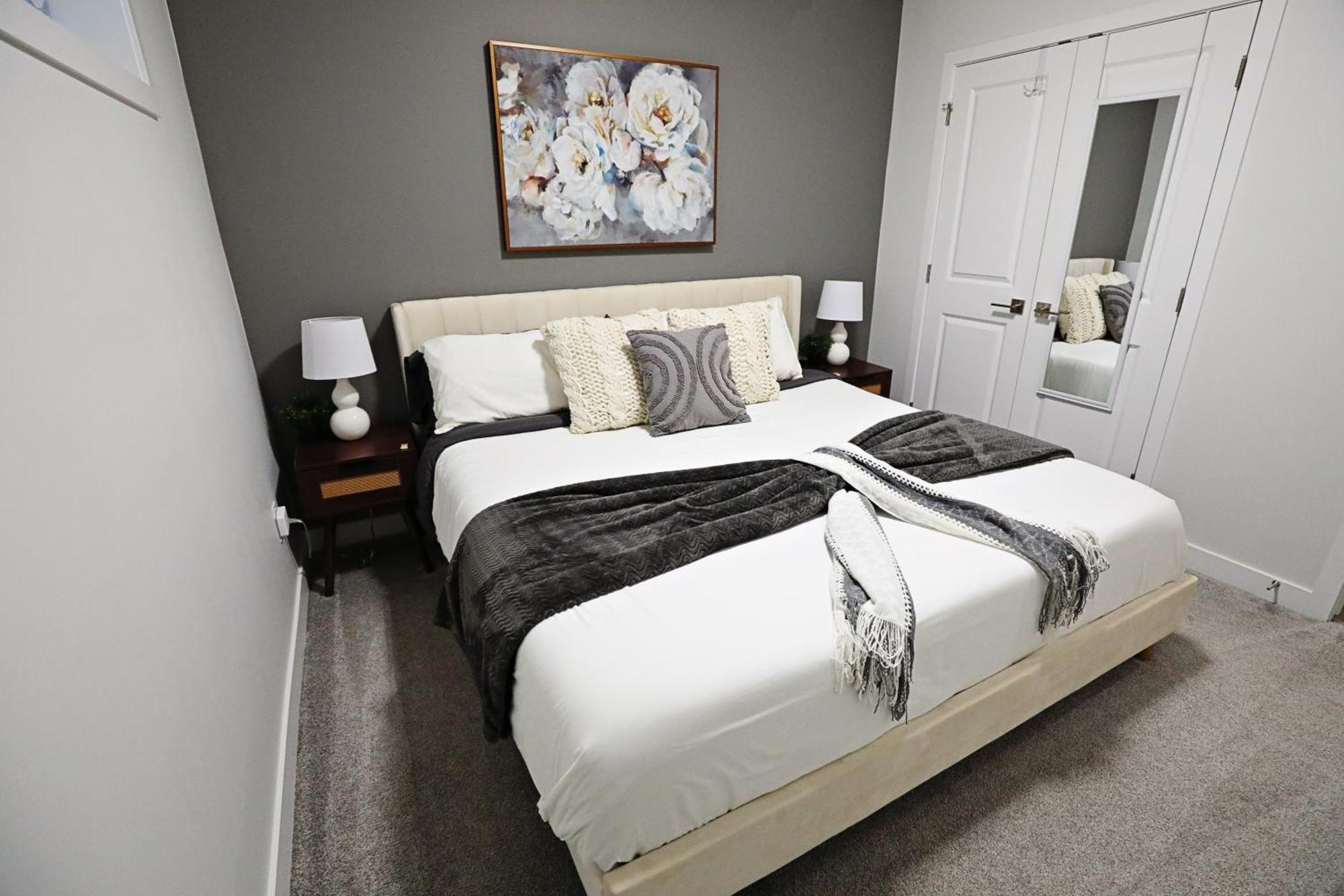 Beautiful Home With 4 King Beds,Airport,Disney+ Edmonton Exterior photo