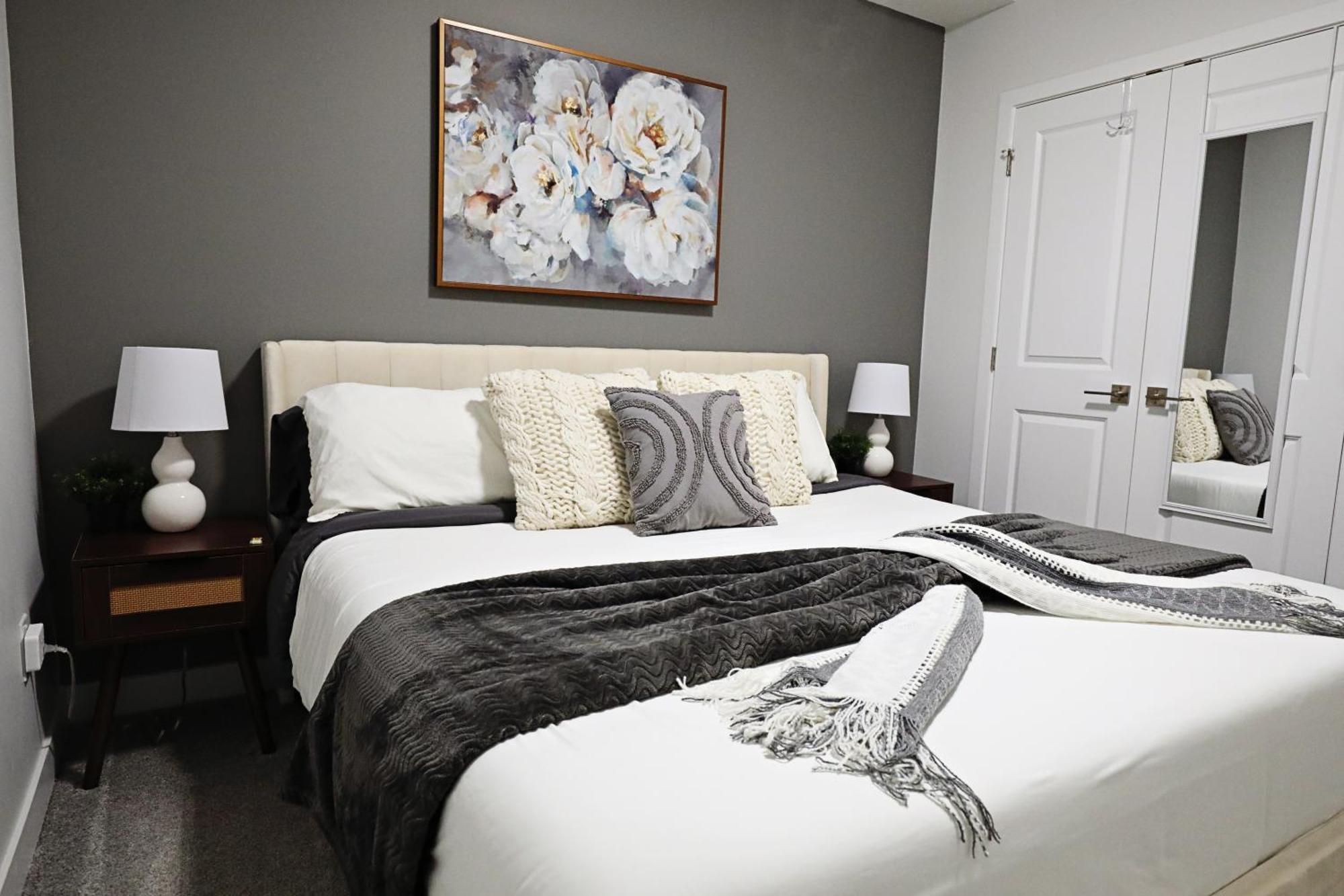 Beautiful Home With 4 King Beds,Airport,Disney+ Edmonton Exterior photo