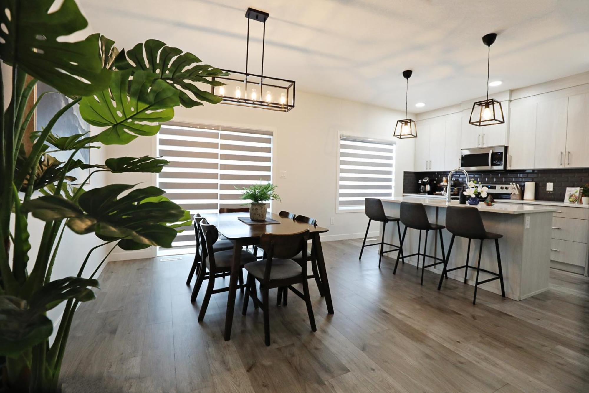 Beautiful Home With 4 King Beds,Airport,Disney+ Edmonton Exterior photo