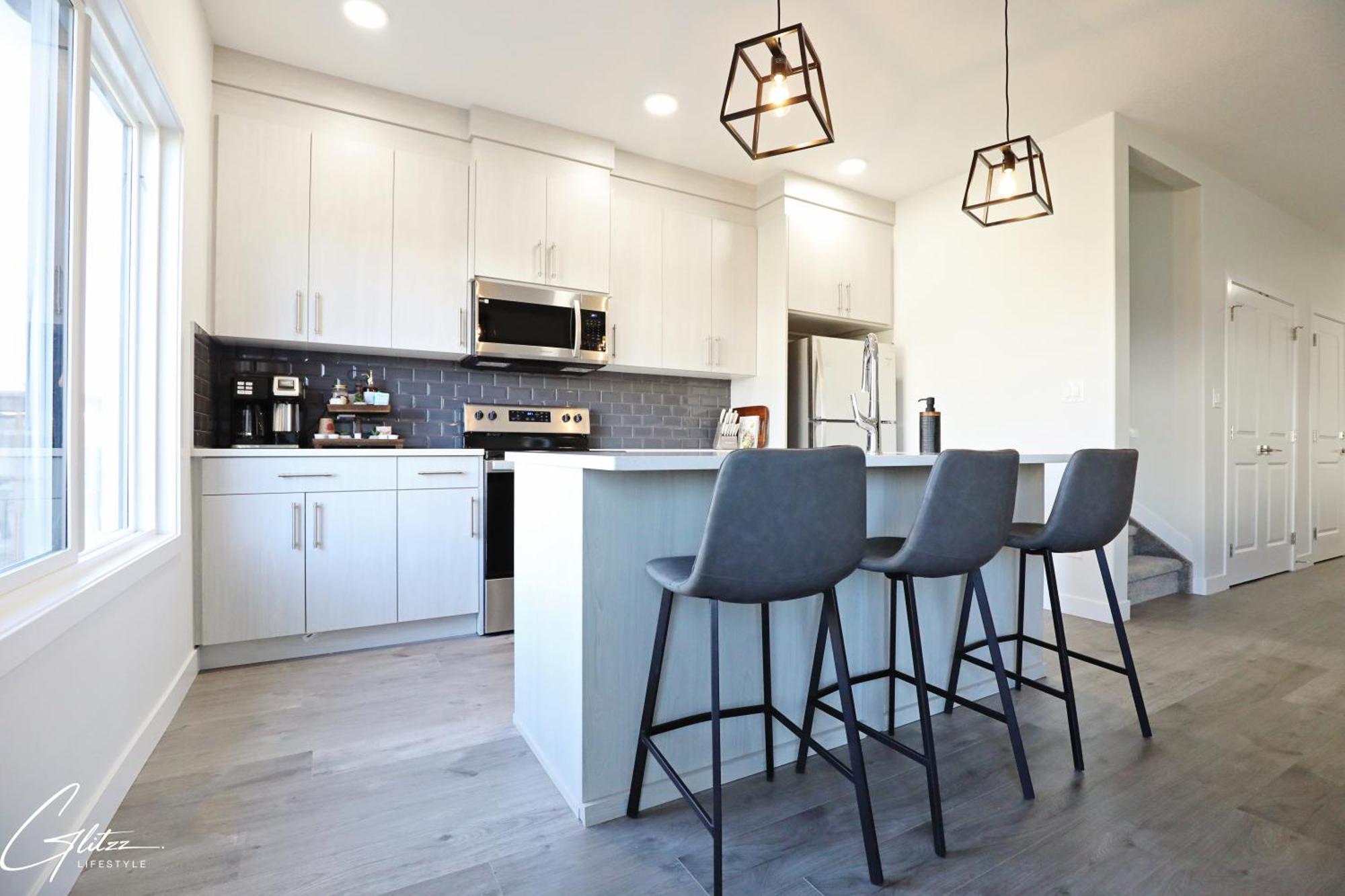 Beautiful Home With 4 King Beds,Airport,Disney+ Edmonton Exterior photo