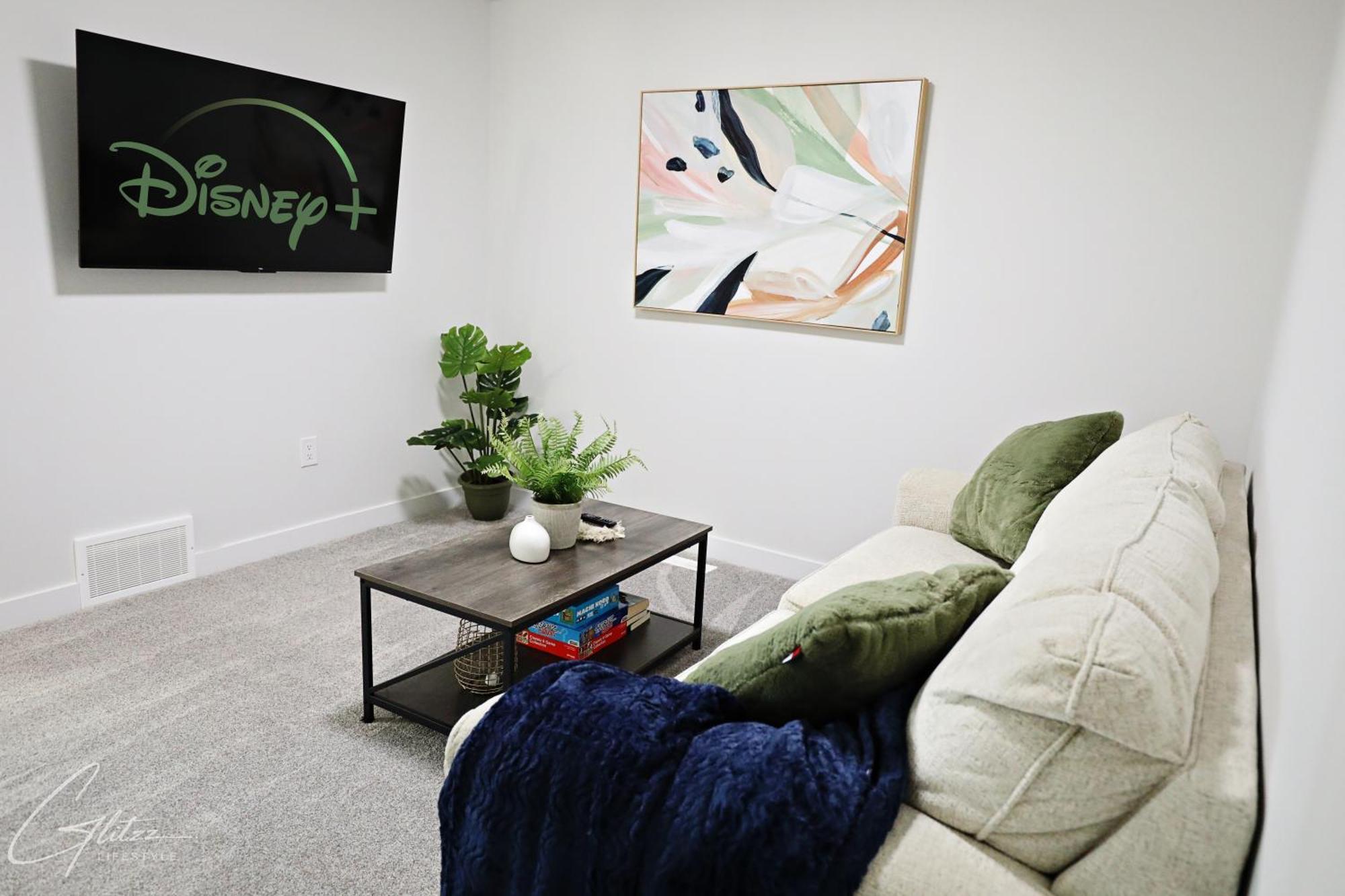 Beautiful Home With 4 King Beds,Airport,Disney+ Edmonton Exterior photo